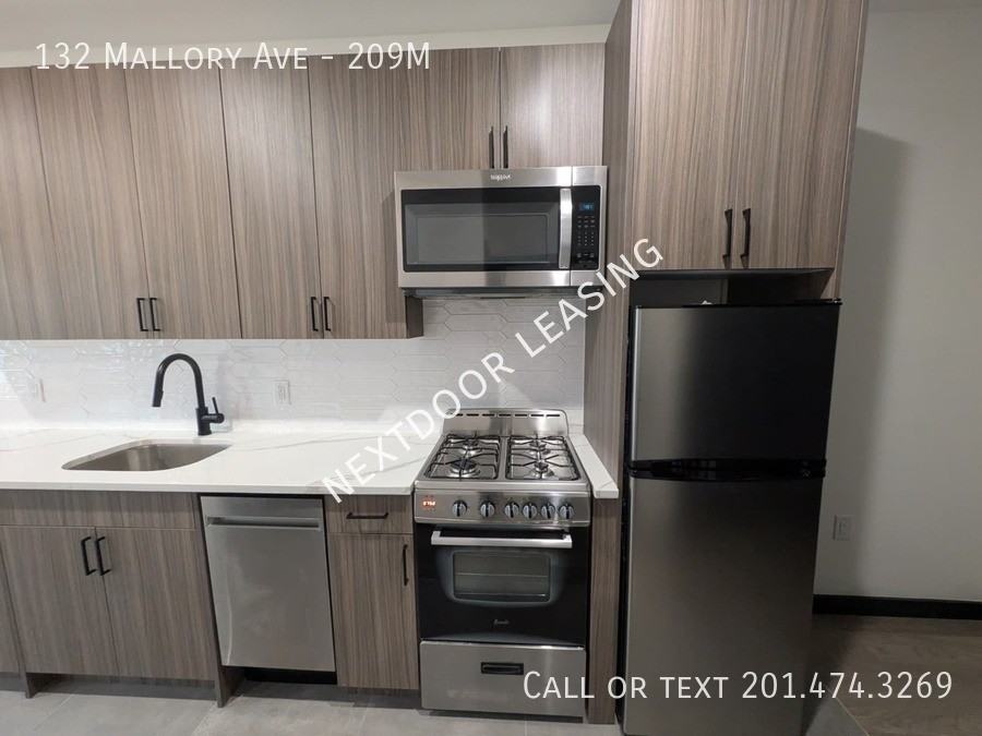 132 Mallory Ave #209M