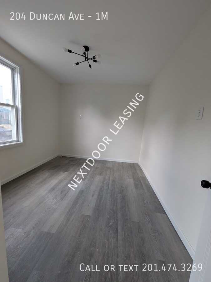 204 Duncan Ave #1M - Photo 3 of 5