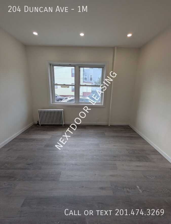 204 Duncan Ave #1M - Photo 4 of 5