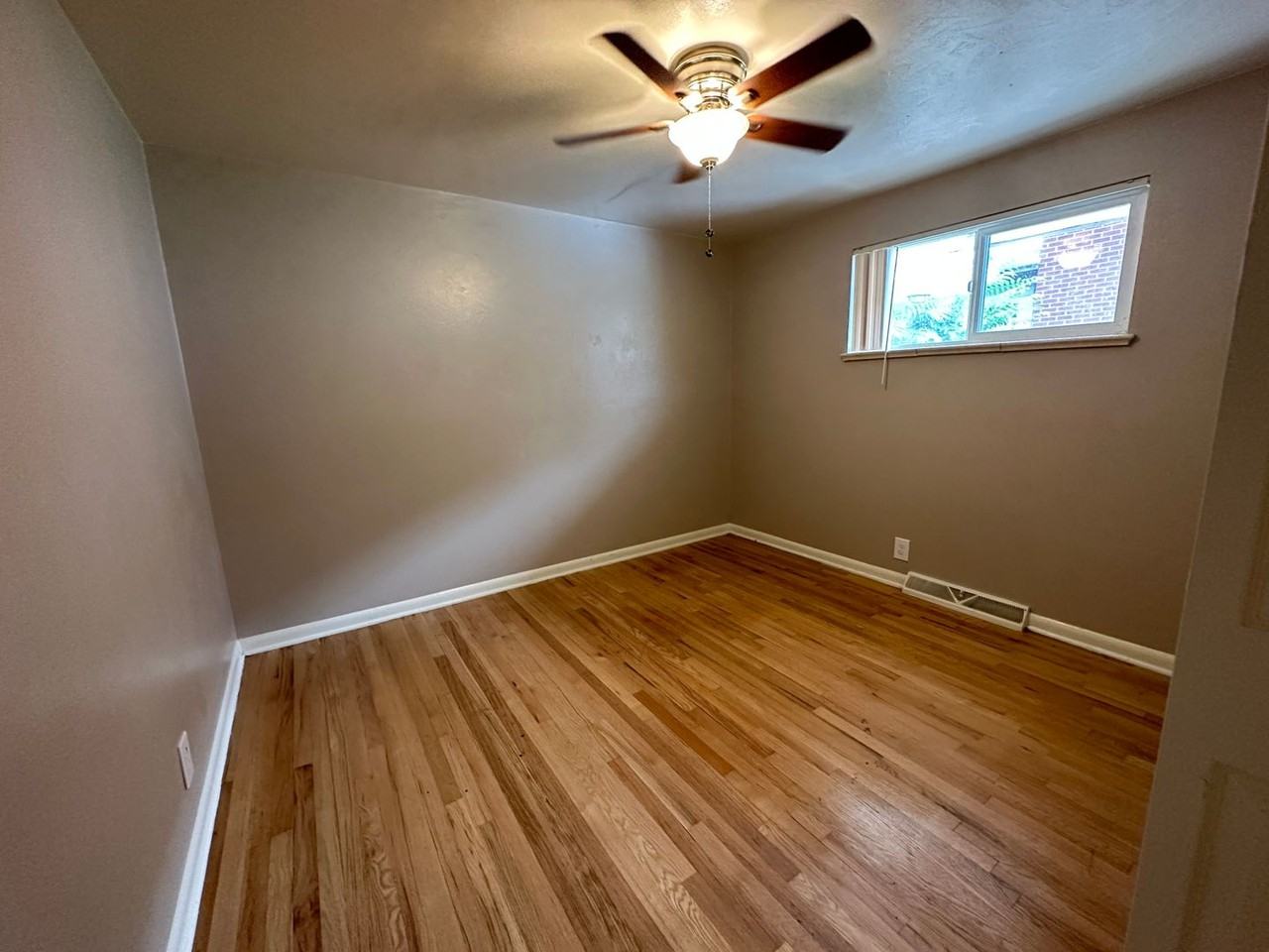 150 S Hooker St - Photo 6 of 26