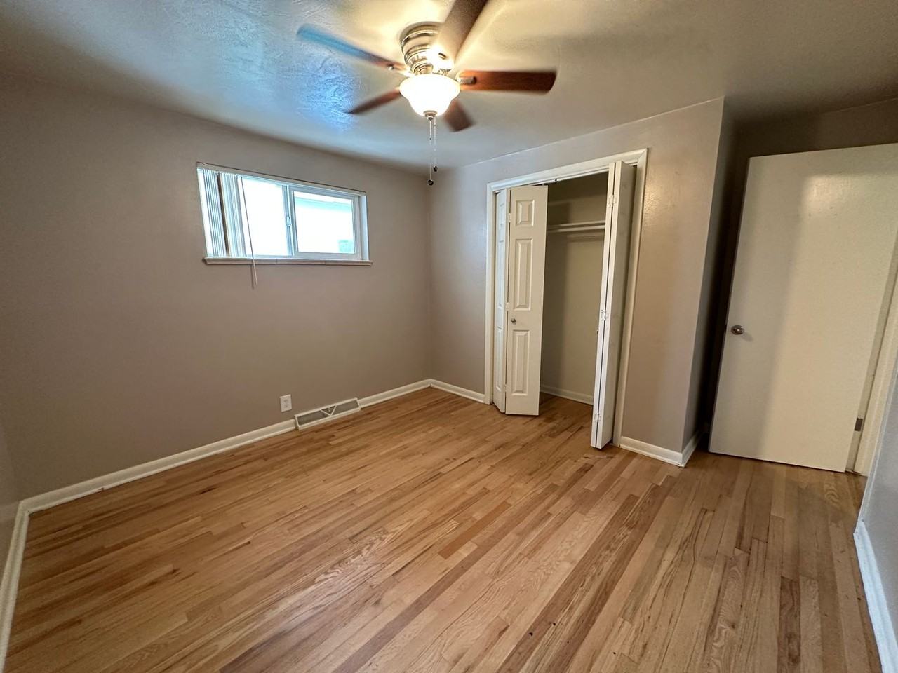 150 S Hooker St - Photo 7 of 26