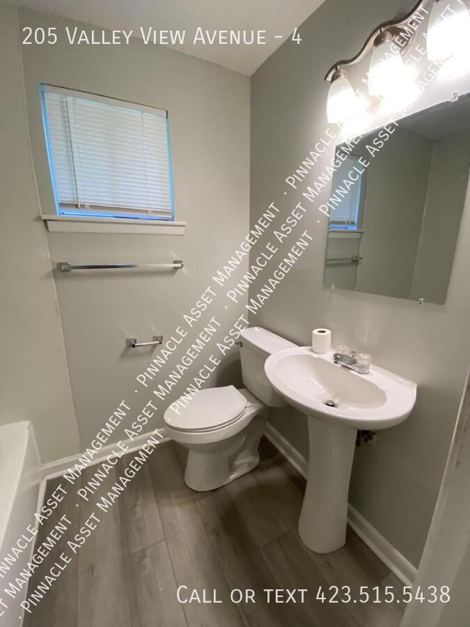 205 Valley View Ave #4 - Photo 3 of 21