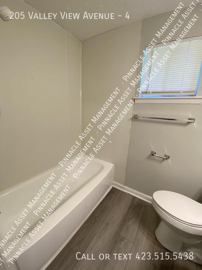 205 Valley View Ave #4 - Photo 4 of 21