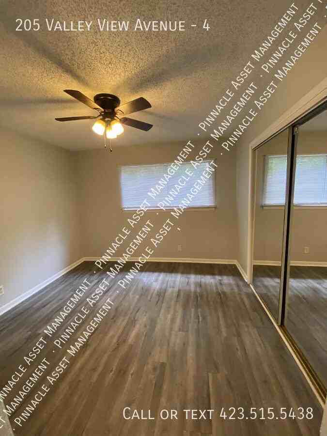 205 Valley View Ave #4 - Photo 5 of 21