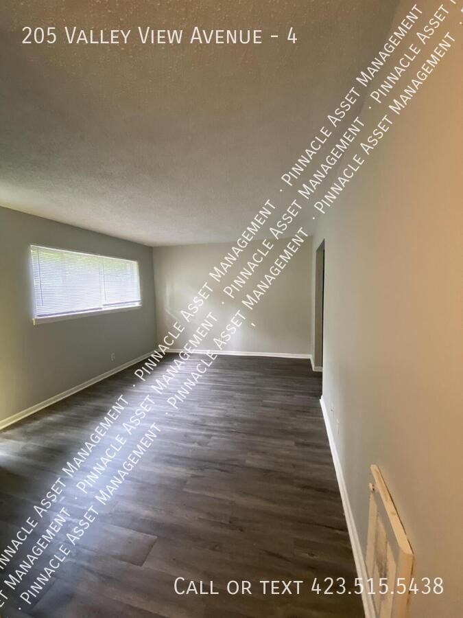 205 Valley View Ave #4 - Photo 6 of 21