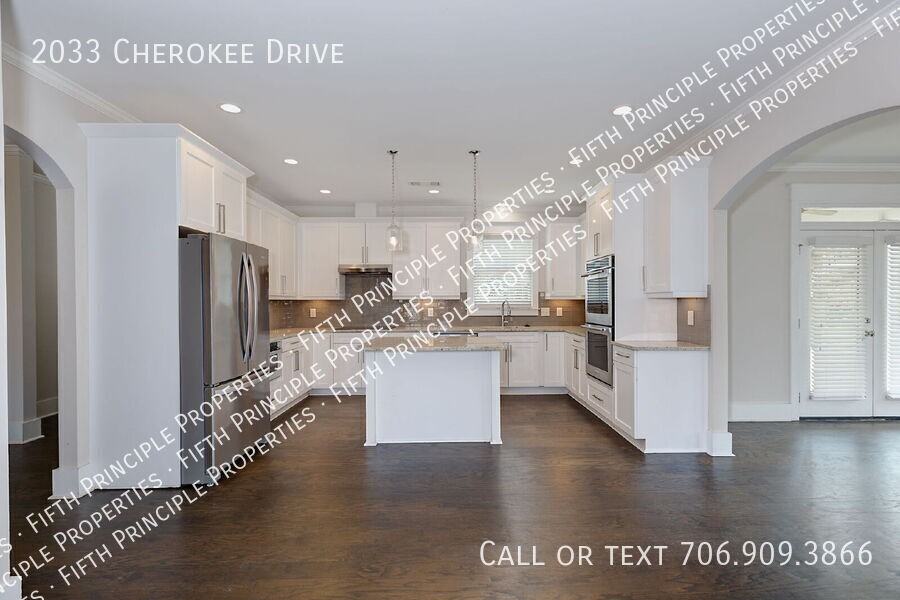 2033 Cherokee Dr - Photo 4 of 32