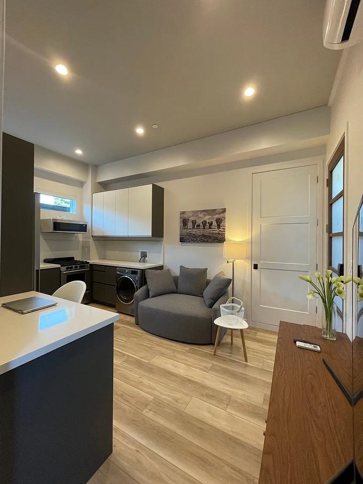 11827 Tennessee Ave - Photo 2 of 4