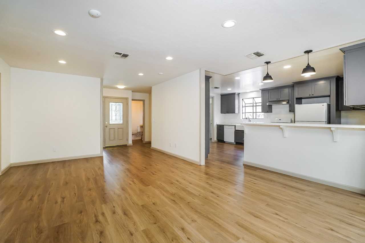 6500 Lockhurst Dr - Photo 2 of 21