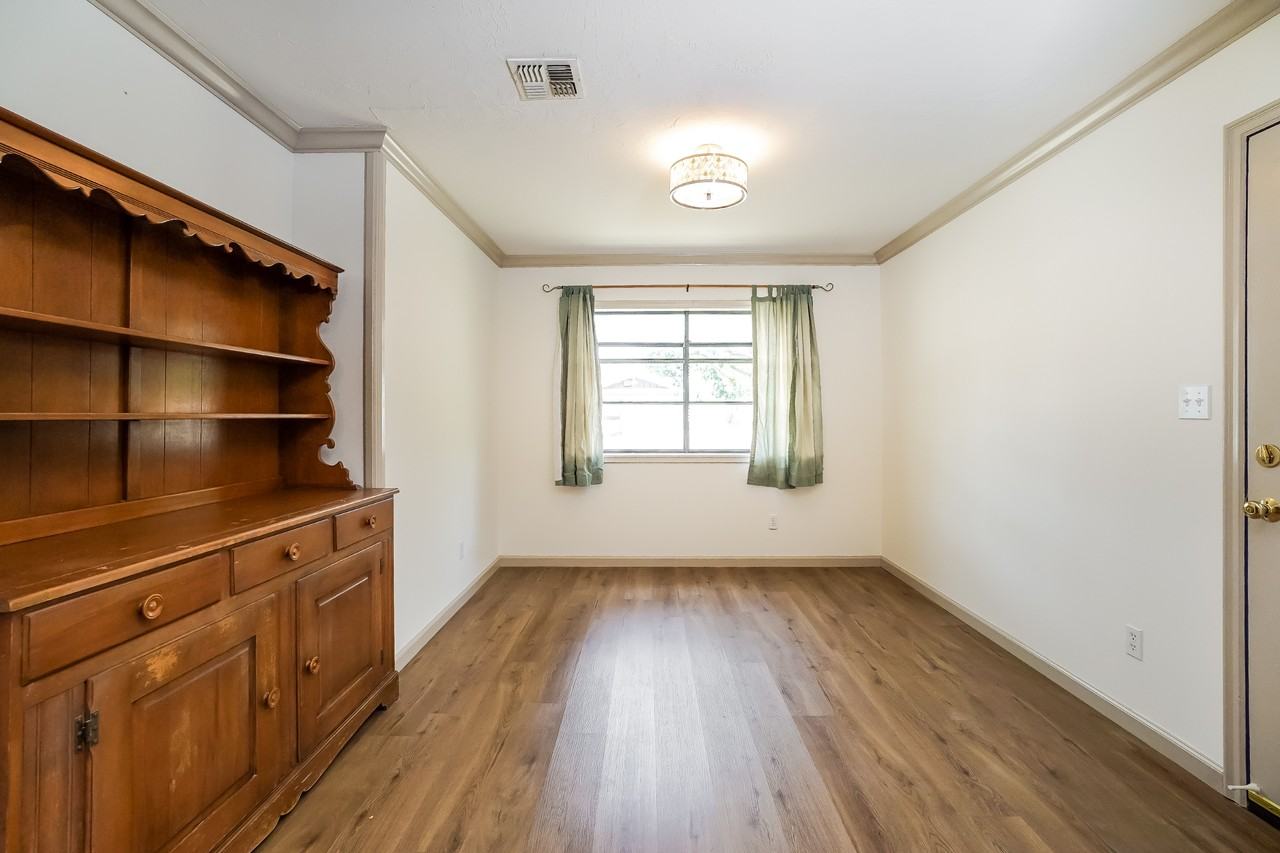 6500 Lockhurst Dr - Photo 4 of 21