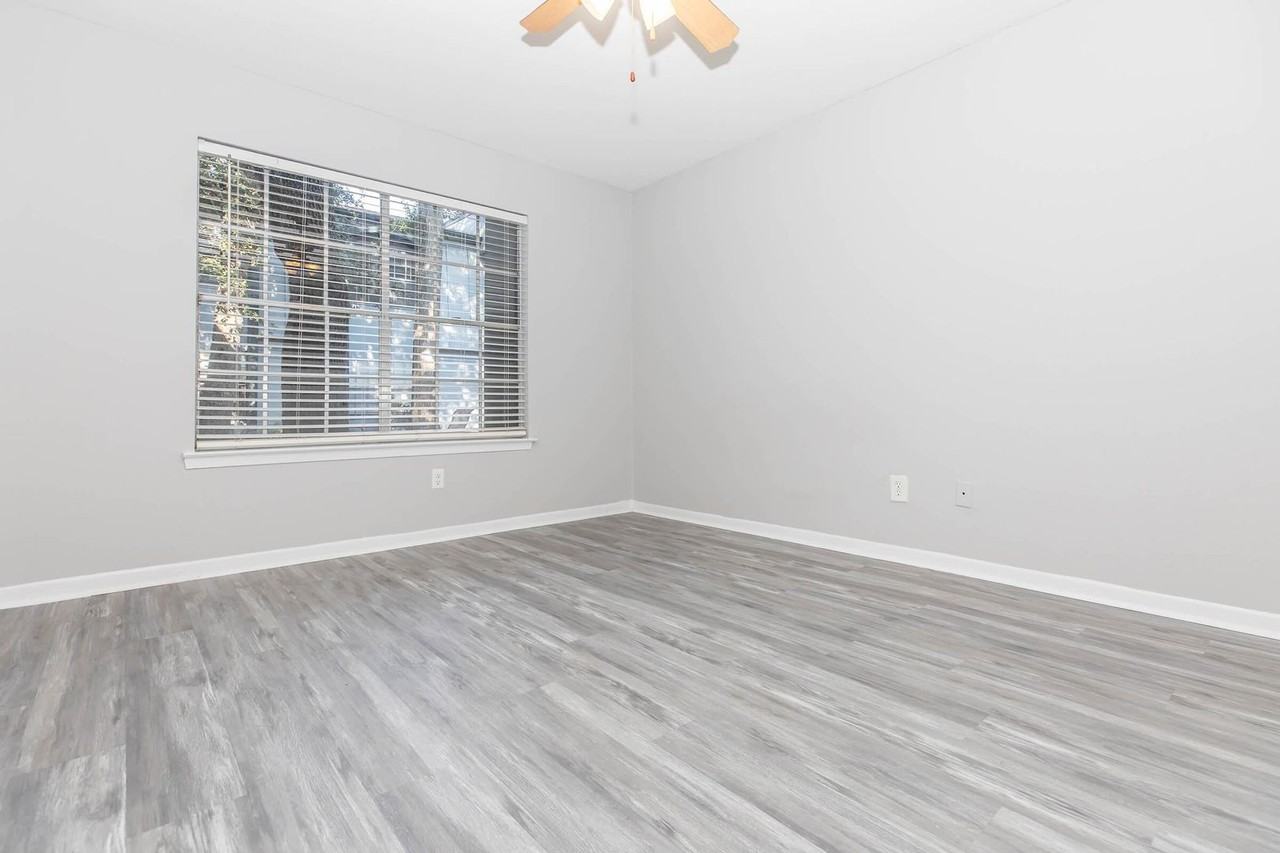 Pelican Reef Apartments - Photo 6 of 15