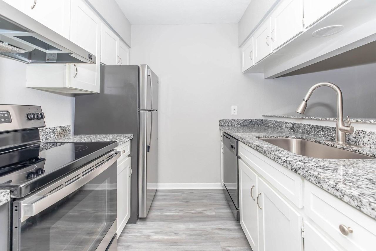Pelican Reef Apartments - Photo 7 of 15