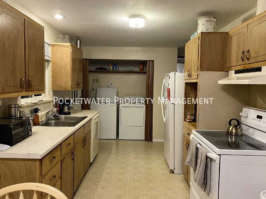 740 37th St - Photo 2 of 7