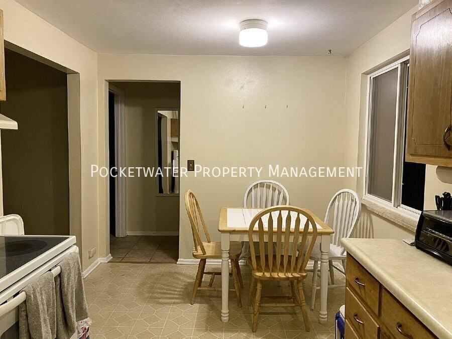 740 37th St - Photo 3 of 7