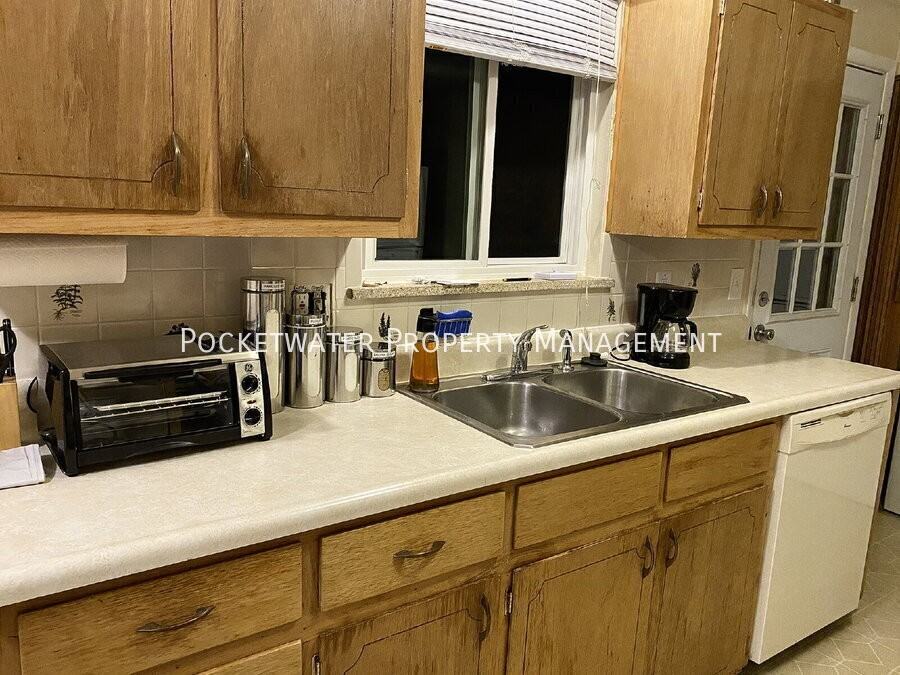 740 37th St - Photo 4 of 7