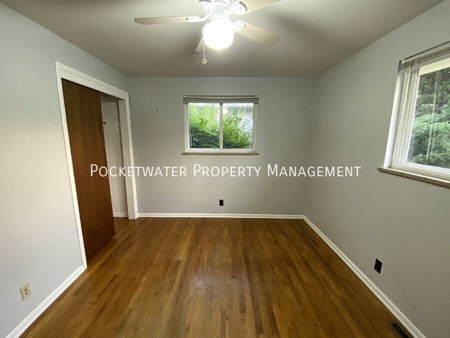 740 37th St - Photo 5 of 7