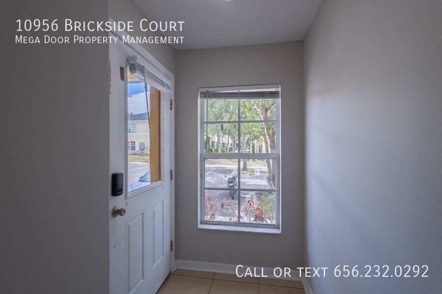 10956 Brickside Ct - Photo 5 of 33