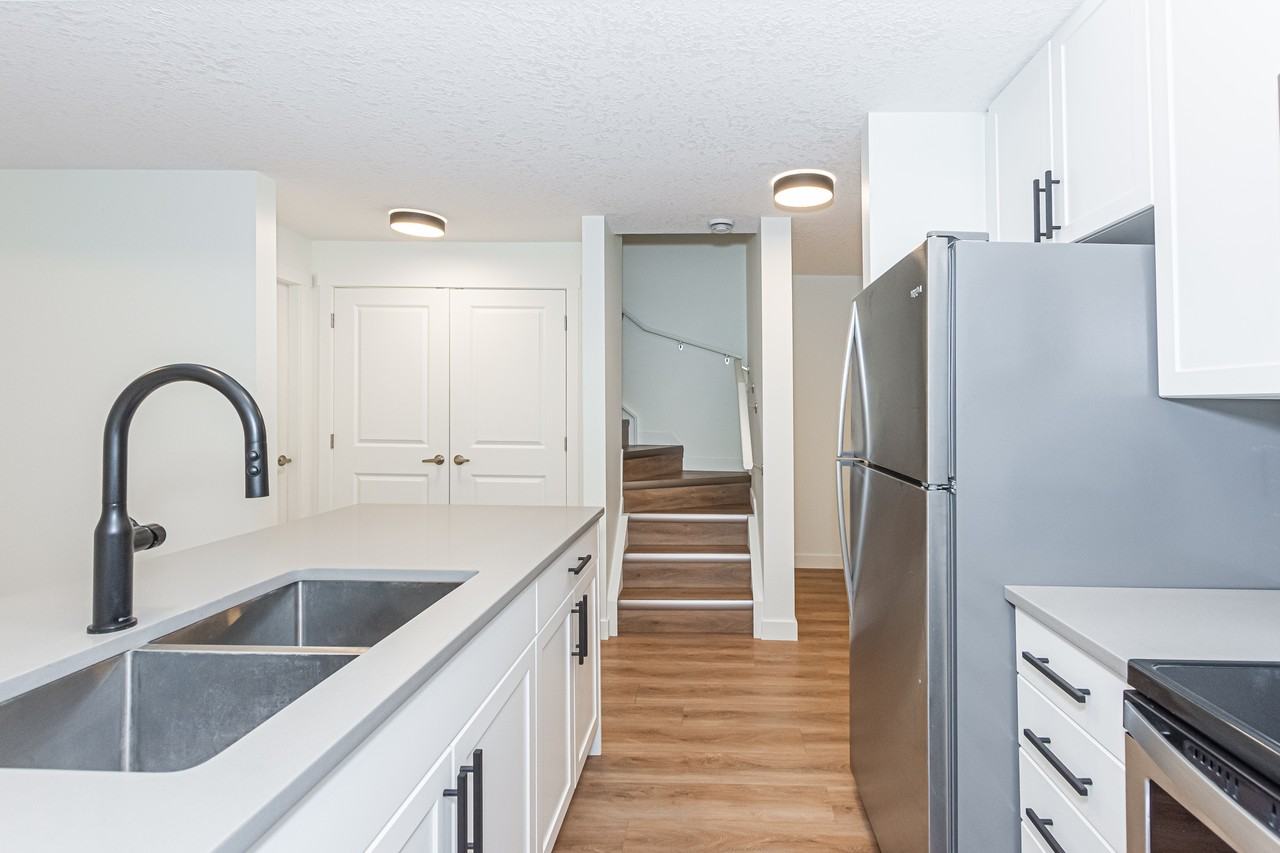 12224 112 Ave Nw #4B - Photo 6 of 17