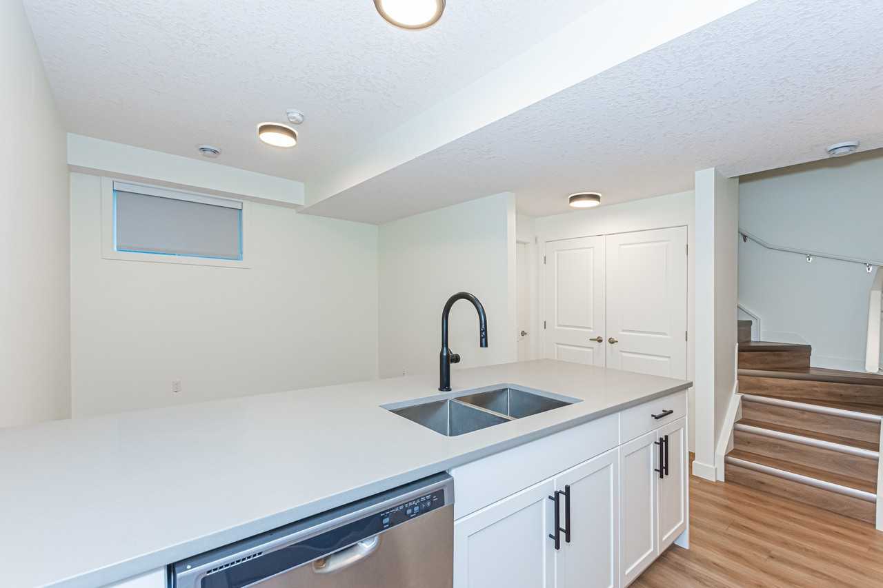 12224 112 Ave Nw #4B - Photo 7 of 17