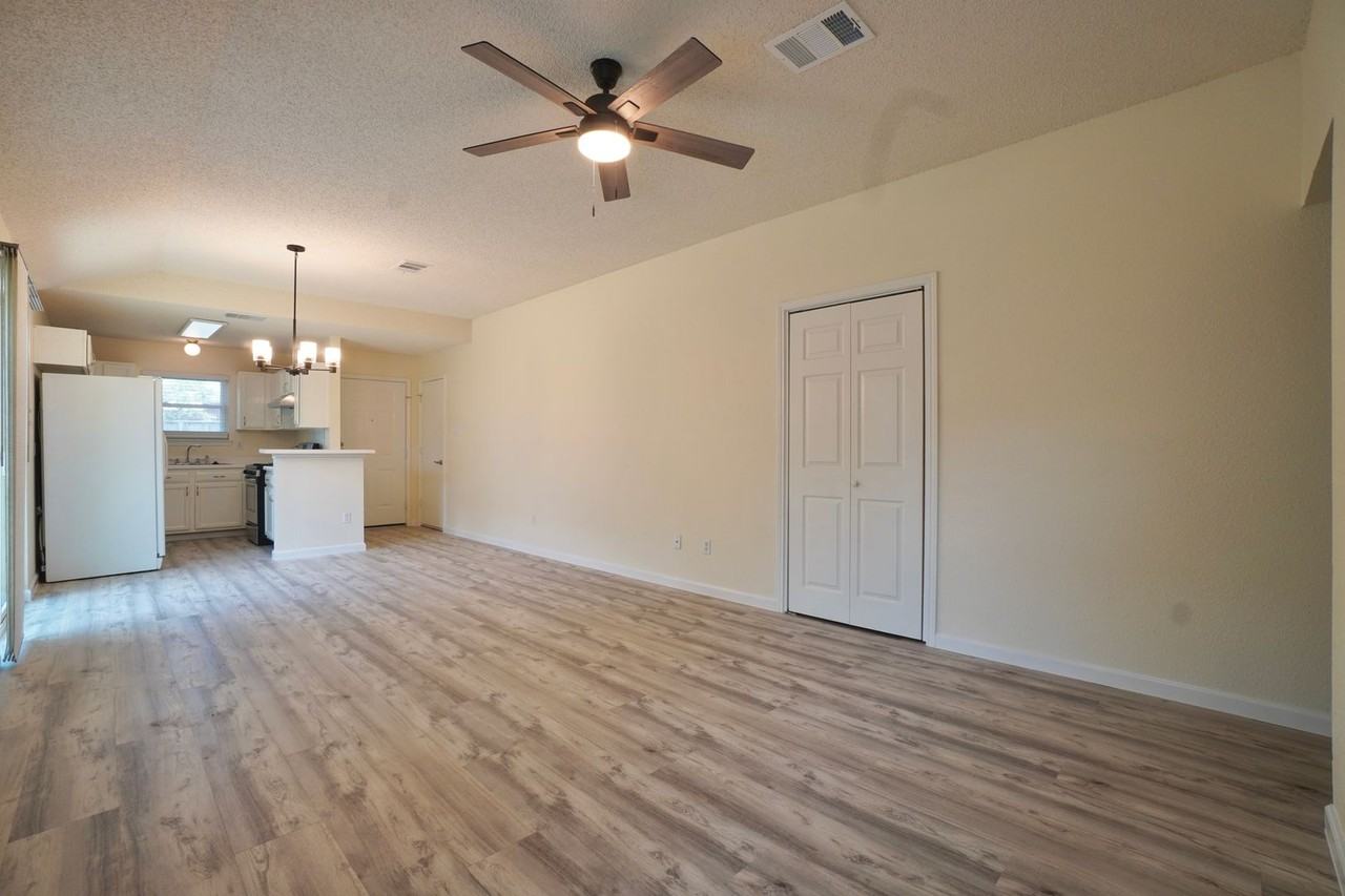 13102 Staton Dr - Photo 4 of 30