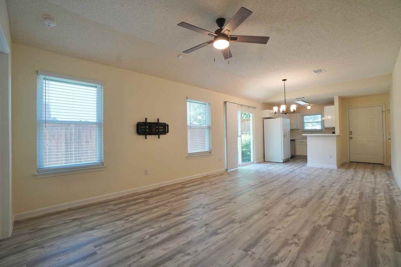 13102 Staton Dr - Photo 5 of 30