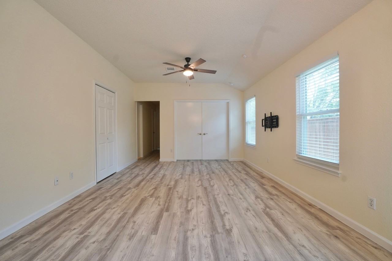 13102 Staton Dr - Photo 6 of 30
