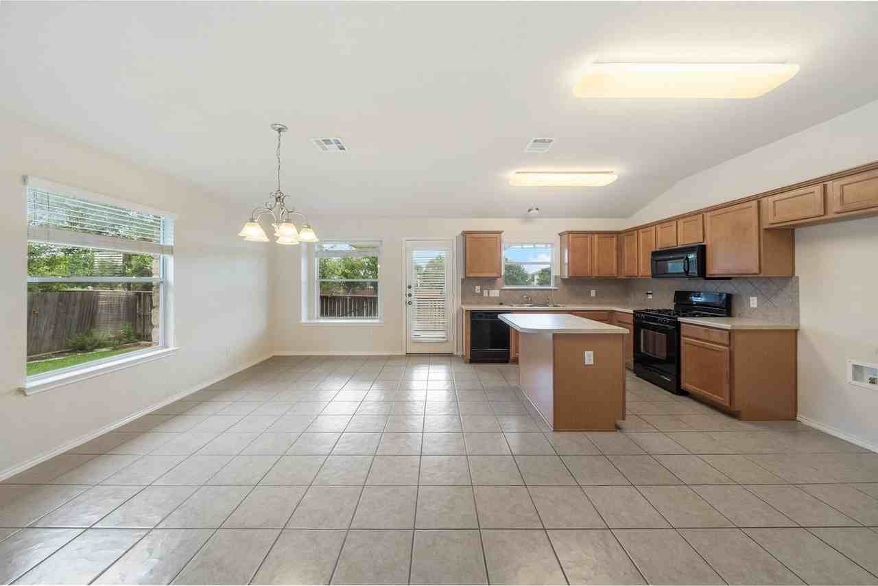 4105 Pebble Ridge Cv - Photo 5 of 18