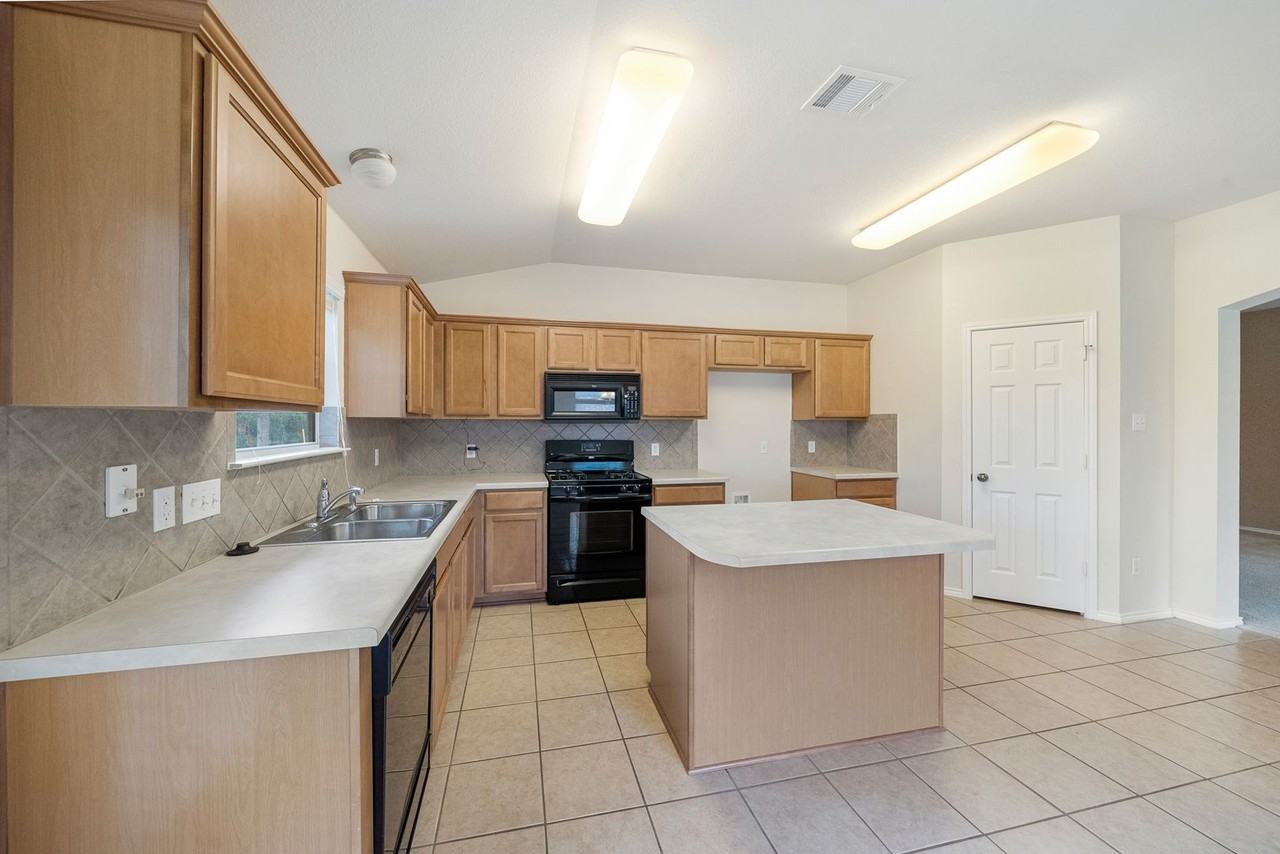 4105 Pebble Ridge Cv - Photo 6 of 18