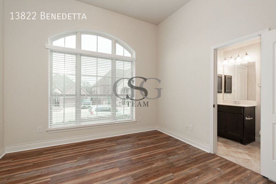 13822 Benedetta - Photo 3 of 16