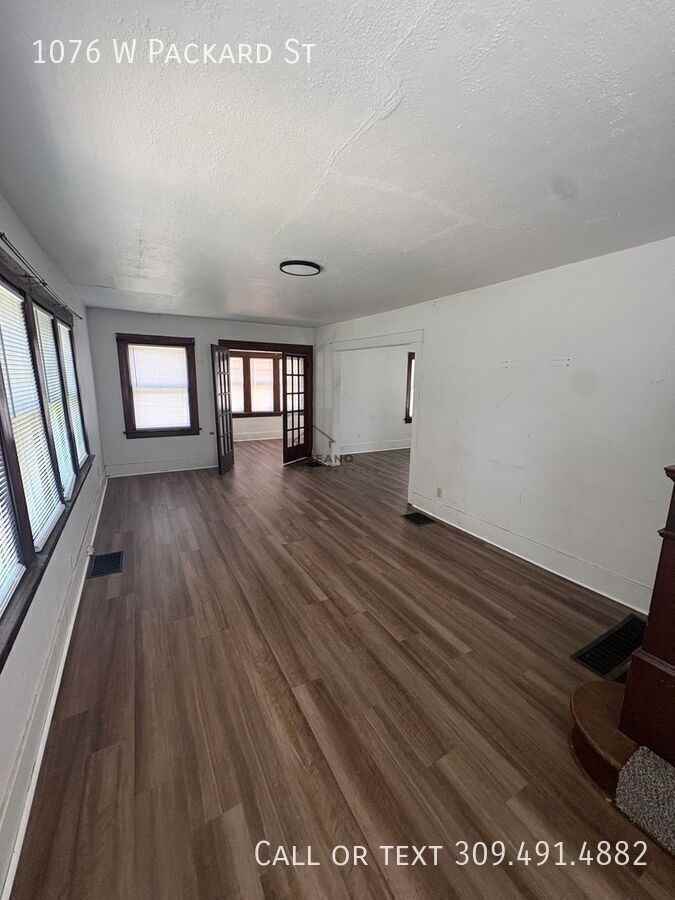 1076 W Packard St - Photo 2 of 12
