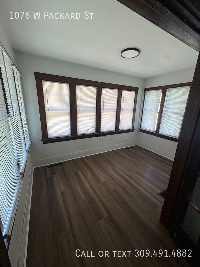 1076 W Packard St - Photo 3 of 12