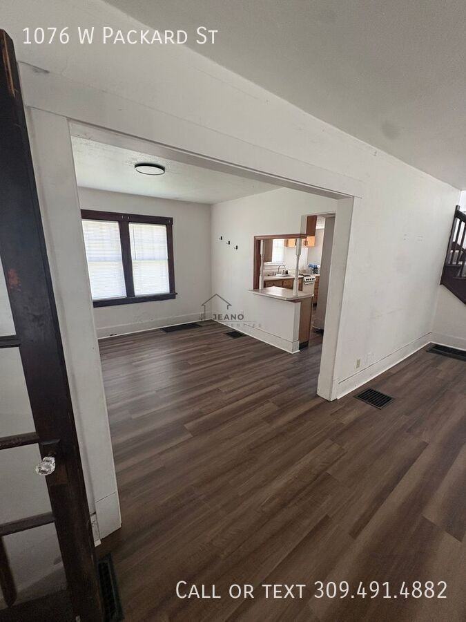 1076 W Packard St - Photo 4 of 12