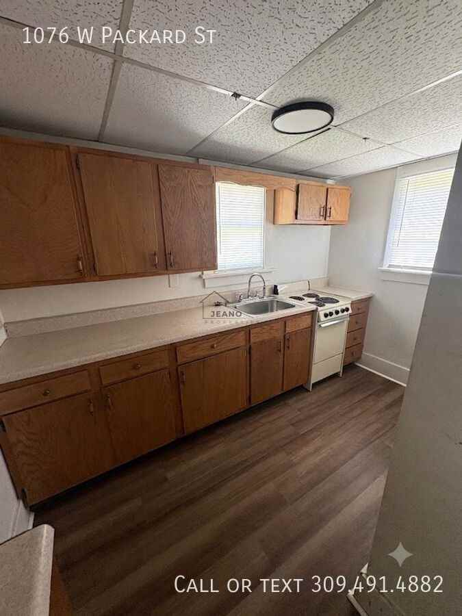 1076 W Packard St - Photo 5 of 12