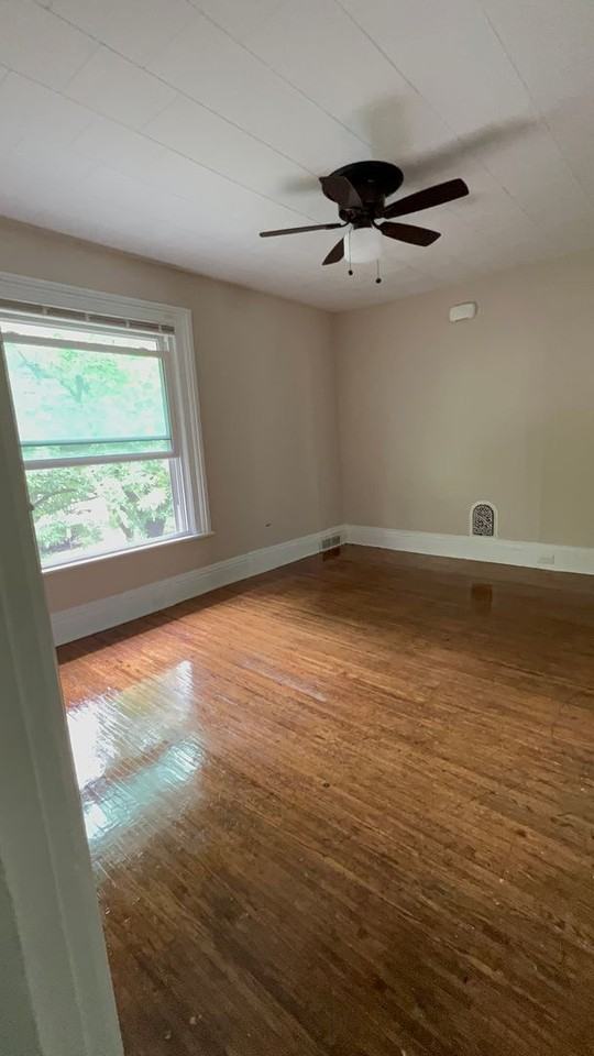 281 S Goodman St - Photo 4 of 17
