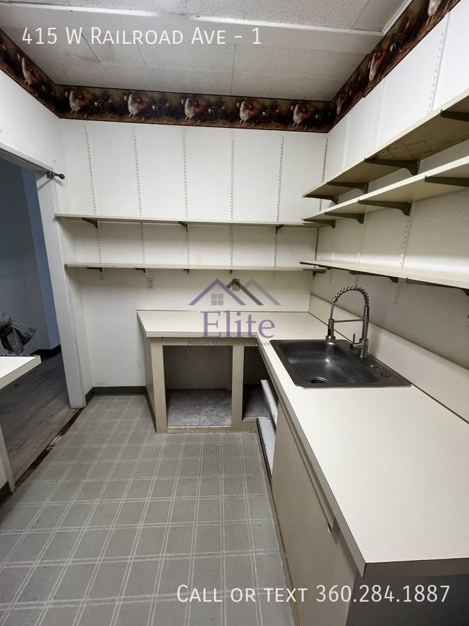 415 W Railroad Ave #1 - Photo 4 of 6