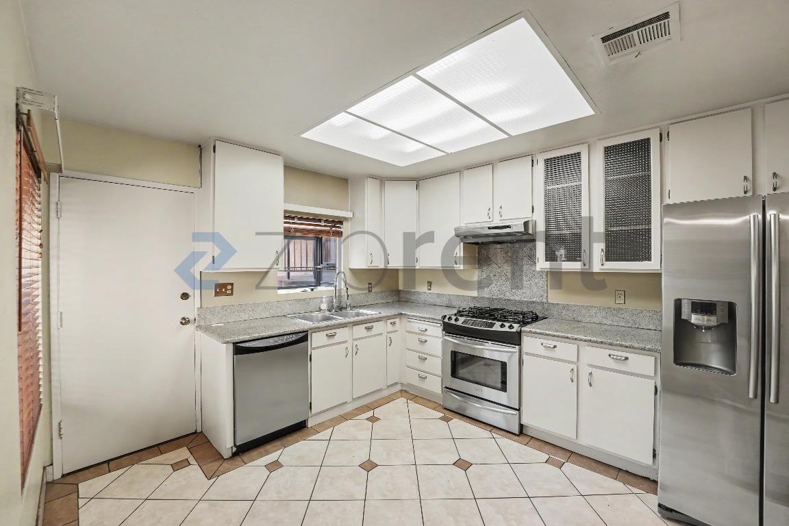 6801 Mammoth Ave #17 - Photo 7 of 17