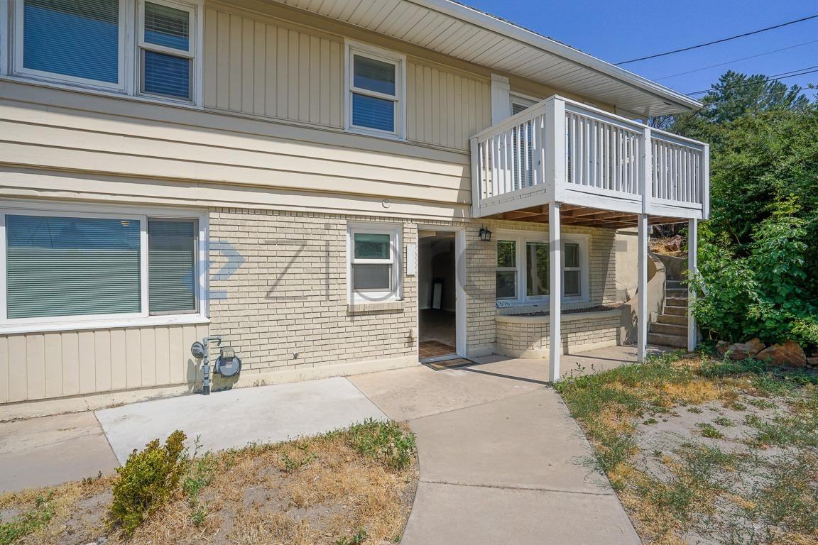 696 N Center St - Photo 2 of 32