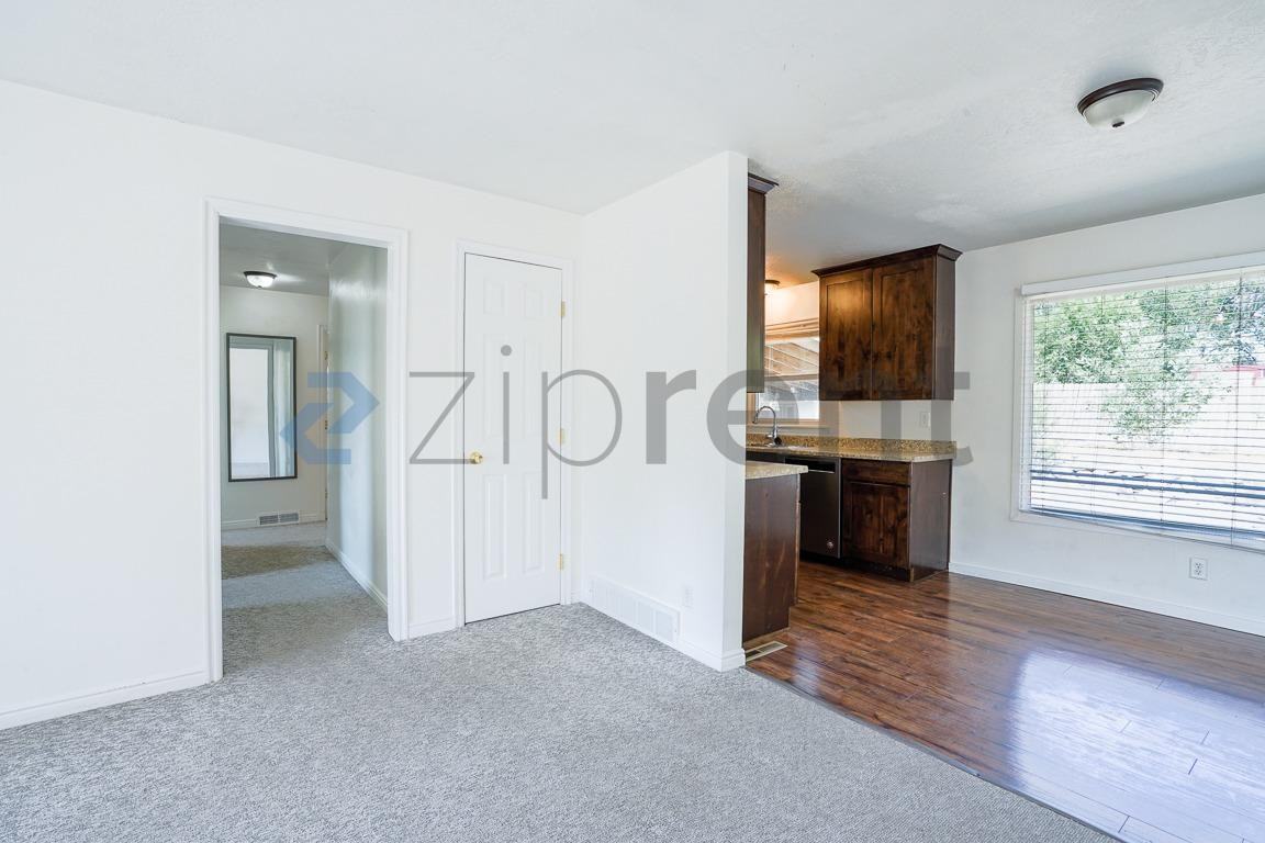696 N Center St - Photo 6 of 32