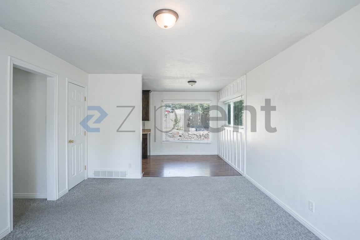 696 N Center St - Photo 7 of 32