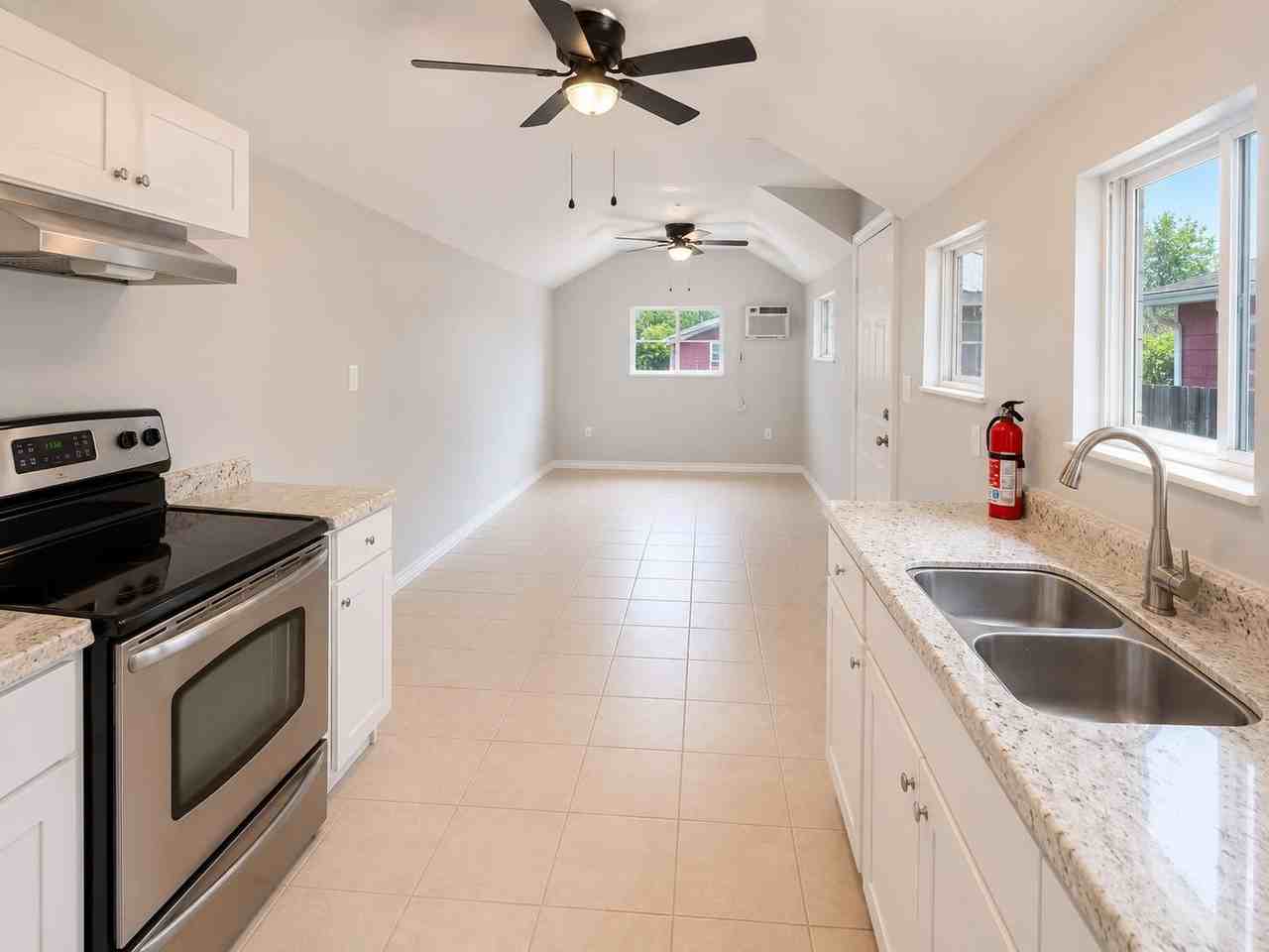 1120 N Harrison Ave - Photo 2 of 6