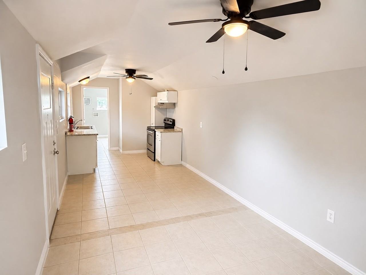 1120 N Harrison Ave - Photo 6 of 6
