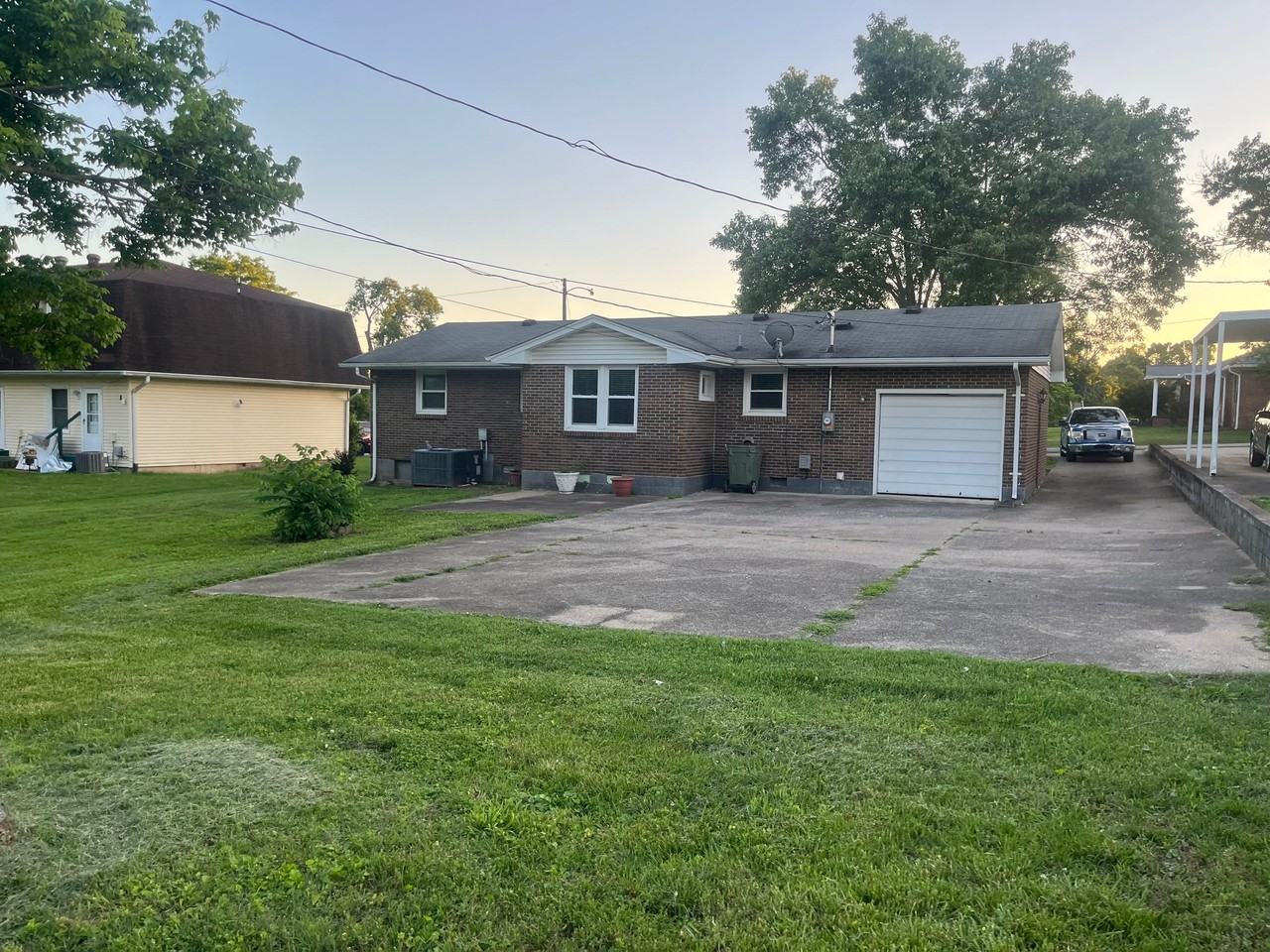 516 Center Dr - Photo 4 of 19