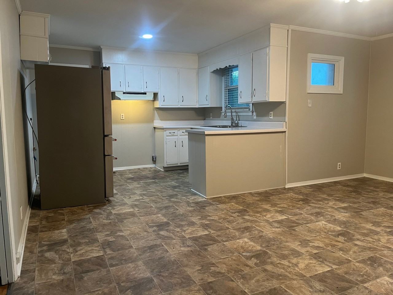 516 Center Dr - Photo 6 of 19