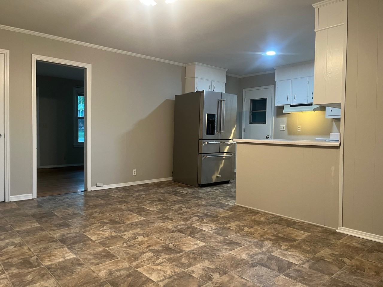 516 Center Dr - Photo 7 of 19