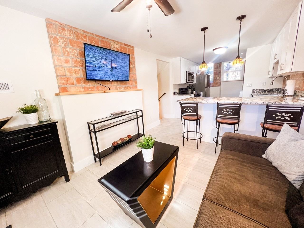 881 E Kensington Ave #B - Photo 3 of 29