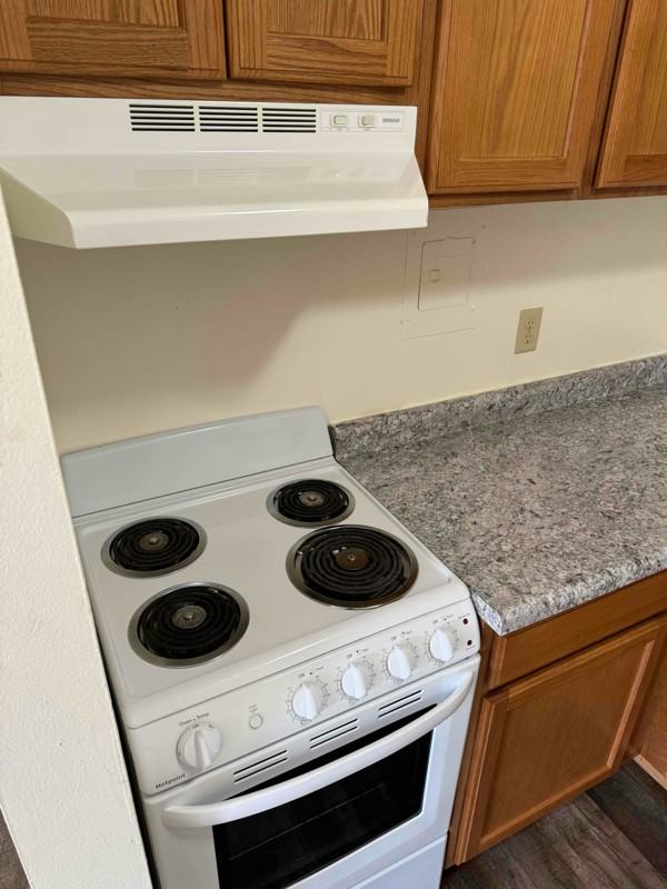 454 W Dayton St #104 - Photo 3 of 9