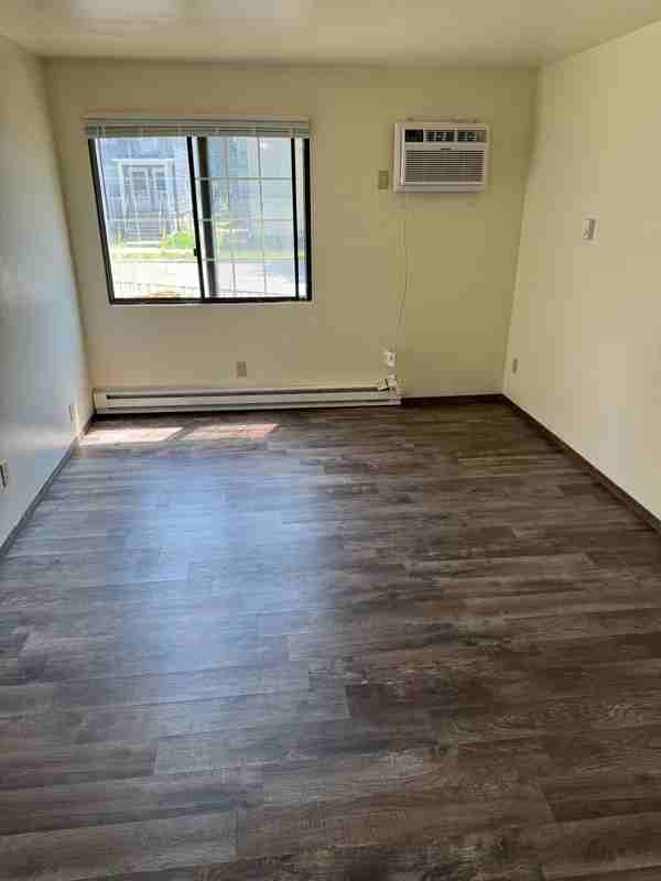 454 W Dayton St #104 - Photo 5 of 9