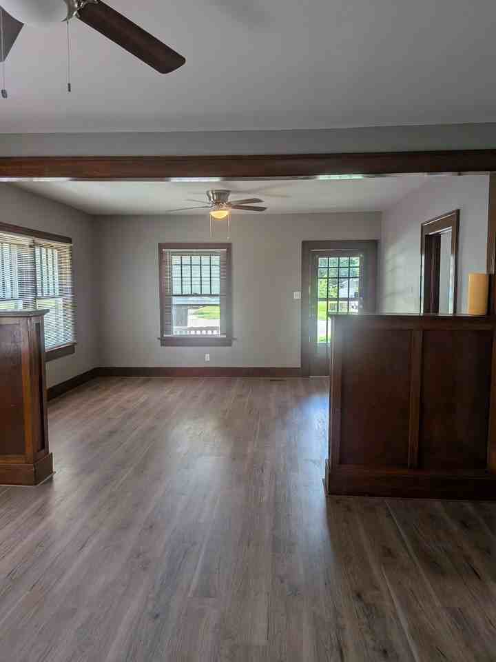 1107 S Washington Ave - Photo 2 of 12