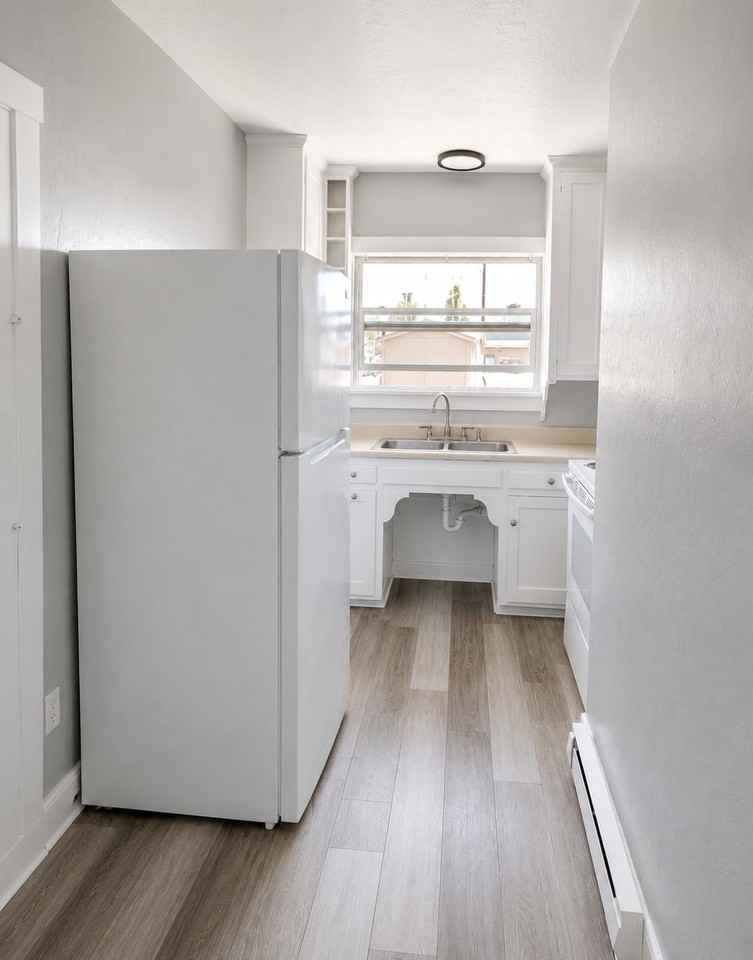 133 N Monroe St #5 - Photo 4 of 12
