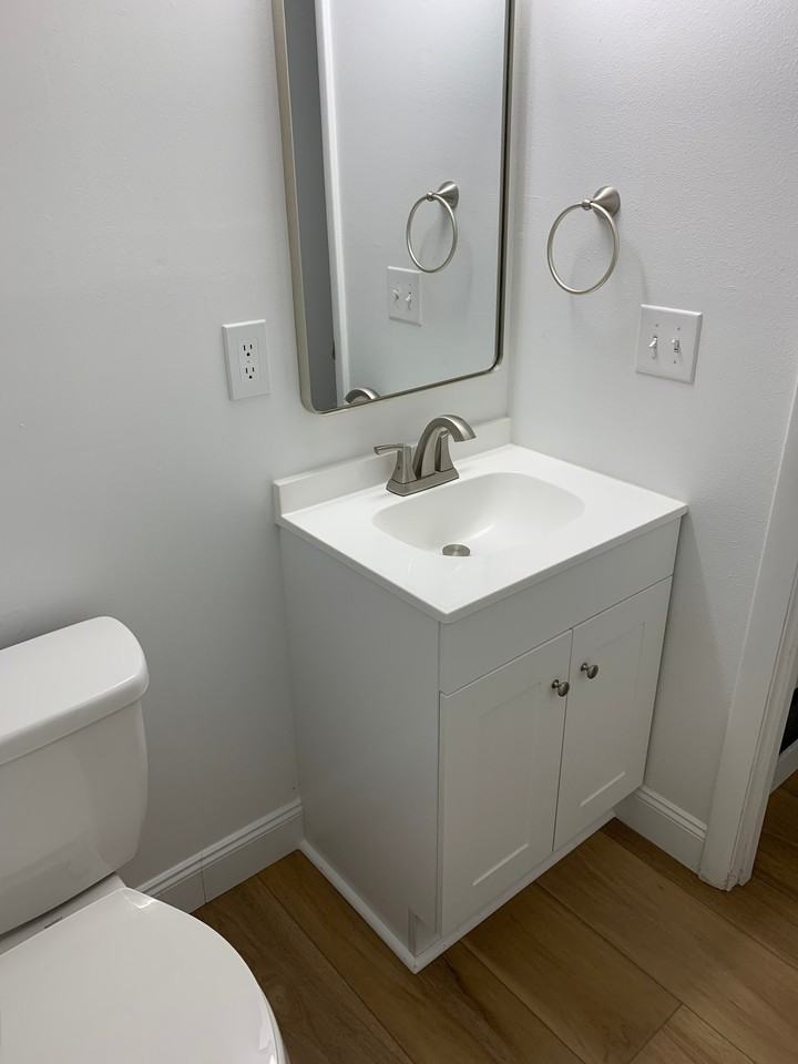 1624 Williamsburg Ln N - Photo 3 of 12
