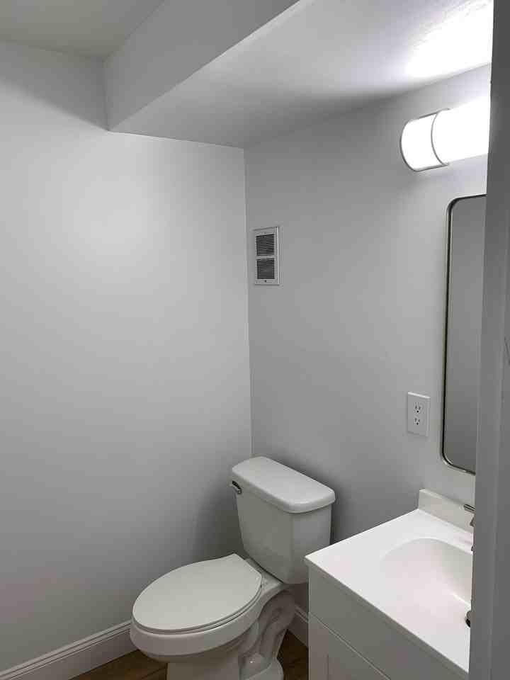1624 Williamsburg Ln N - Photo 4 of 12